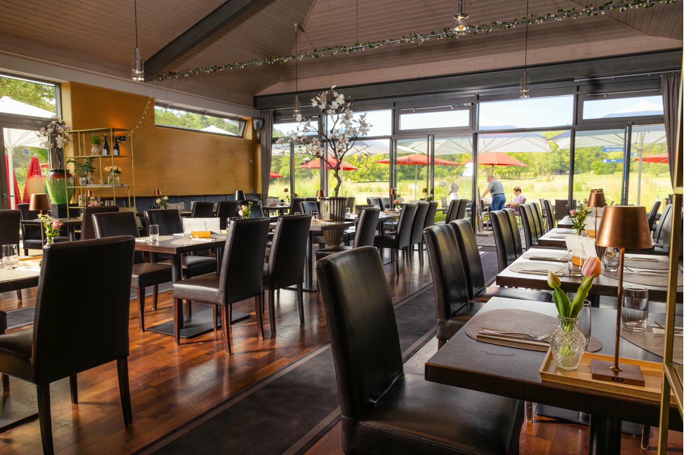 Panoramaterrasse der Hochzeitslocation Bad Homburg bei Sonnenuntergang